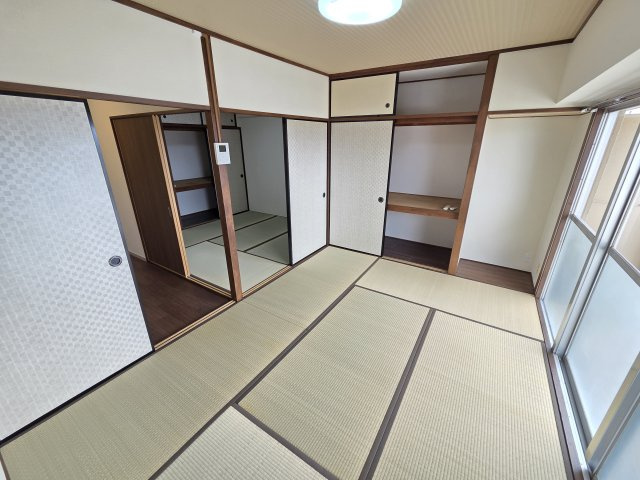 6帖の和室は南向きなので日当たり良好♪