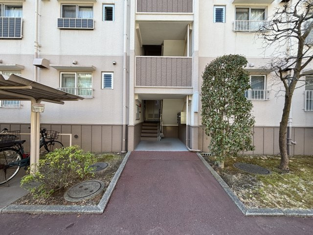 建物入口です