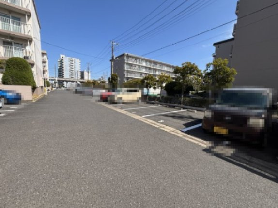 平置き駐車場です