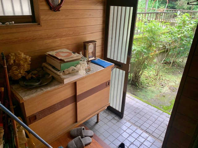 毎日通る玄関はこちらです