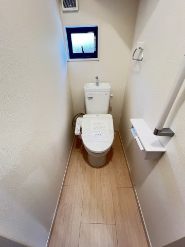 温水洗浄便座付きトイレ