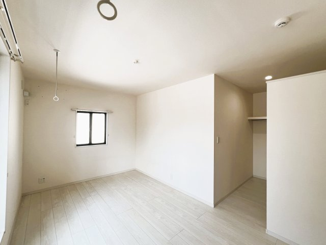 開放的な寝室です