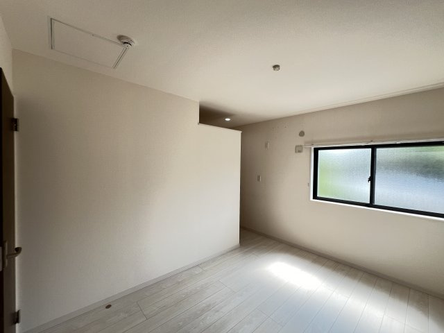 明るい洋室です