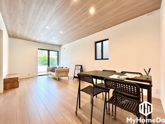 家族が自然と集まる、開放的なLDKの新築戸建で快適な暮らしを
