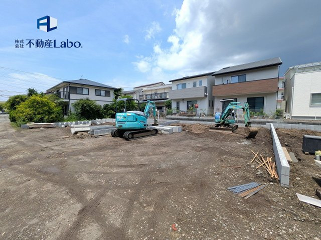 ●階段●　階段には手すりが付いており、小さなお子様から高齢の方まで上り下りしやすくなっております。