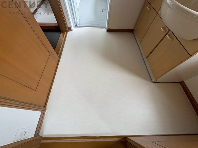 衣服の収納や脱ぎ着や整理整頓がしやすく、湿った衣類を乾燥させるスペースがありカビや臭いの発生を防ぎます。床の汚れを他の部屋に持ち込まず清潔を保つことができます。また快適な入浴環境の整備にも役立ちます。