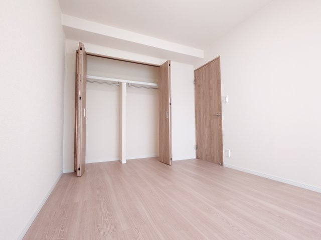 【新設】全洋室クローゼット設置！収納が豊富です♪