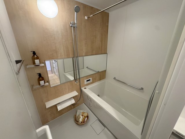 一日の疲れを癒すバスルーム。ゆったりとくつろげる、落ち着きのある空間に仕上げました。