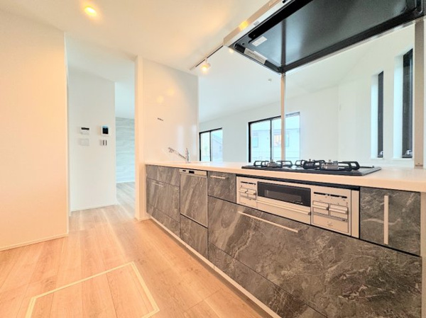 【 北野川新築戸建て のキッチン】