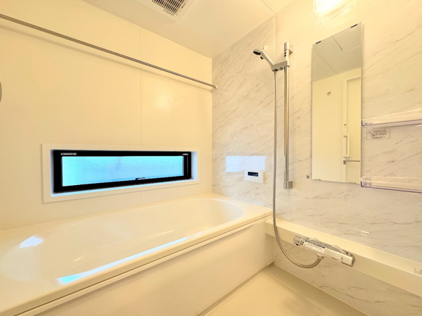 【 北野川新築戸建て の浴室】