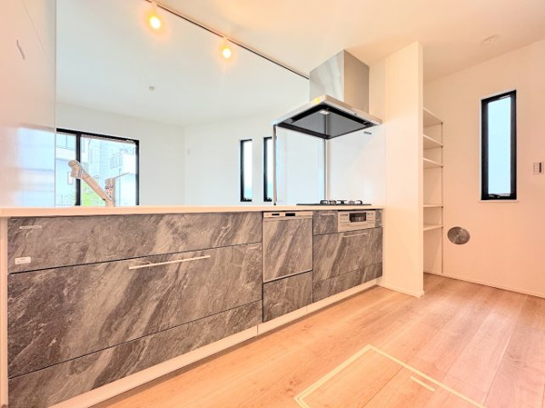 【 北野川新築戸建て のキッチン】