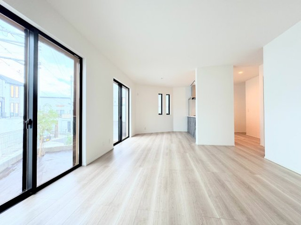 【 北野川新築戸建て の居間】