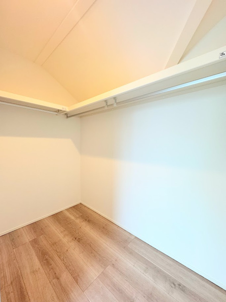 【 北野川新築戸建て のウォークインクローゼット】