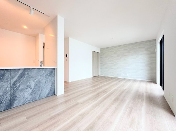 【 北野川新築戸建て の居間】