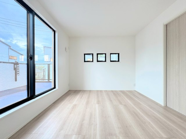 【 北野川新築戸建て の洋室】