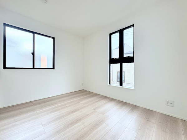 【 北野川新築戸建て の洋室】