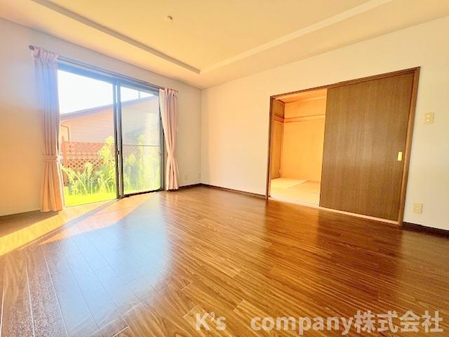 リビングに隣接している和室6帖があります☆