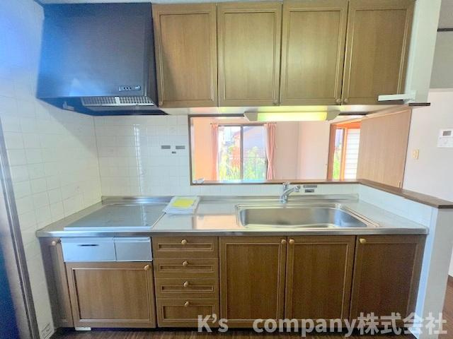 木目調の温かみを感じられ、自然の風合いが空間に優しく馴染んでいます☆