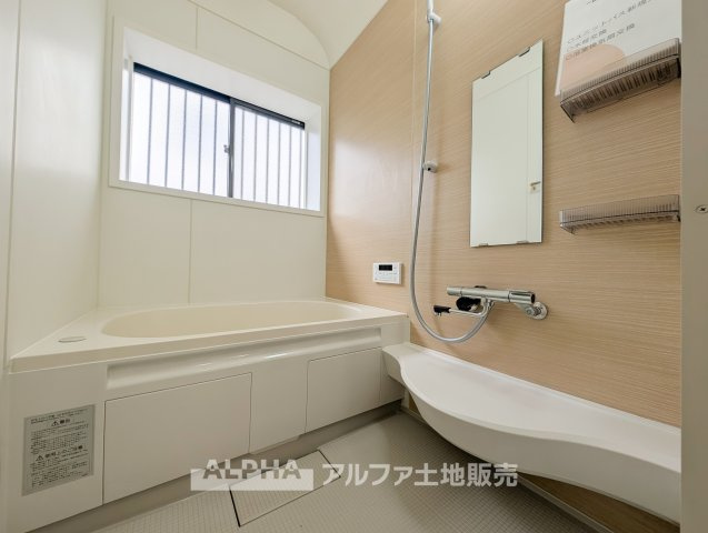 【Bathroom】◆追焚機能付き◆時間を空けて入浴するときにも便利な追焚機能を備えた浴室。一日の終わりに温かいお風呂でくつろげます。