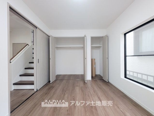 【Private　Room】◆全居室洋室◆約6帖の洋室2室と約4.5帖の洋室を配置。寝室や子ども部屋など、家族構成に合わせた使い分けができます。