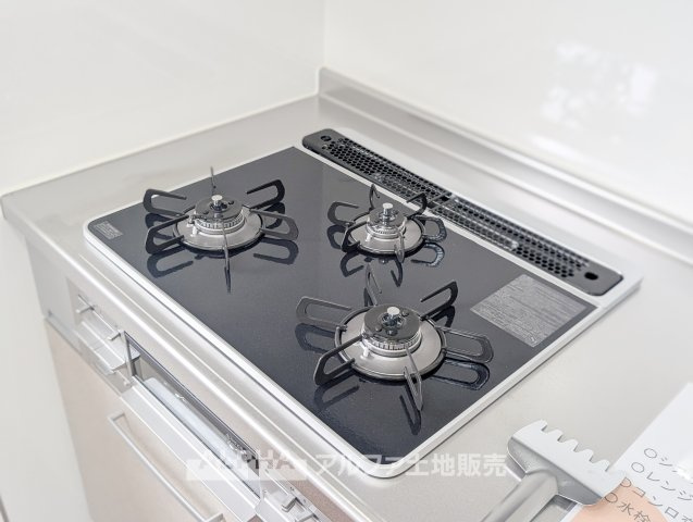 【Cooking　Space】◆新品コンロ◆リフォームでコンロを新品交換。グリルも備えており、焼き料理など日々のさまざまなメニューづくりに活躍します。