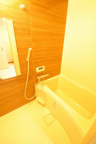 一日の疲れを癒す、くつろぎの浴室。追炊き機能付き♪
