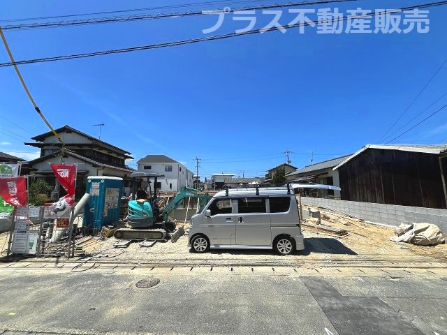 現地写真。プラス不動産販売なら、現場の全ての棟をまとめてご見学頂けます。