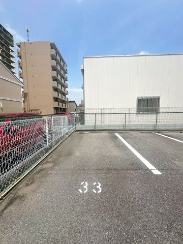 敷地外駐車場確保済み！人気の角駐車場