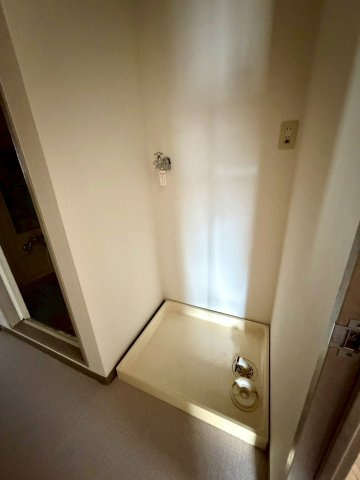 洗濯機から床への漏水を防ぐことが出来る防水パン。