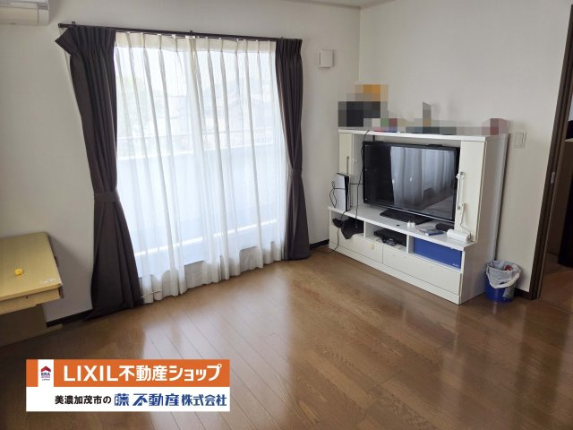 2階　洋室8帖
