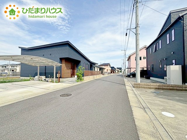 閑静な住宅地なので、幹線道路や大通りに面していないので大型車が通ることが少なく静かです。