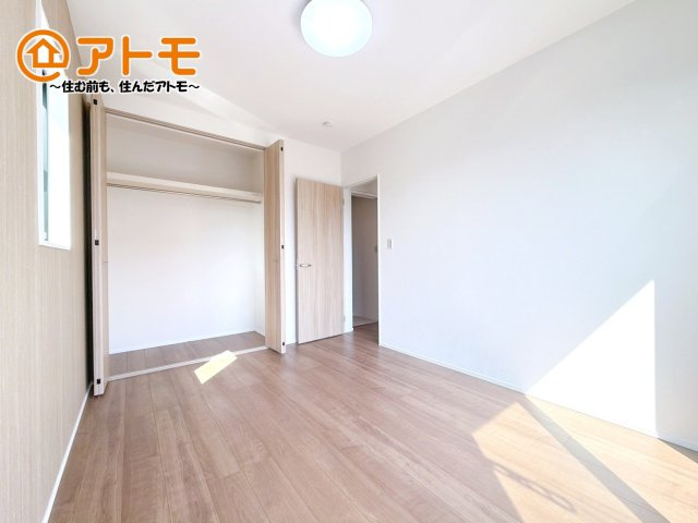 収納豊富な洋室は使い勝手良好です！