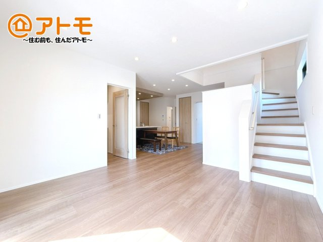 広々と開放的なLDKは、家族が自然と集まる広さ♪お子様のリビング学習にもピッタリ♪