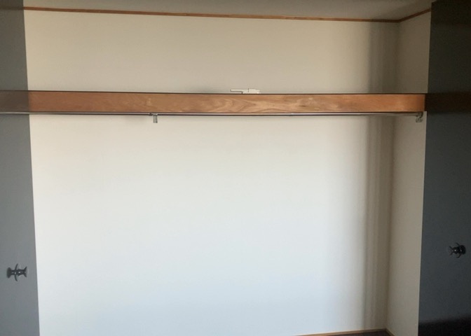 デザイン性を重視しすぎて収納が少なかった！なんてことにならないため、事前に現地で収納の数を確認しておくことをお勧めします。クローゼット以外にも床下収納や屋根裏収納、パントリーなどもチェックしましょう。