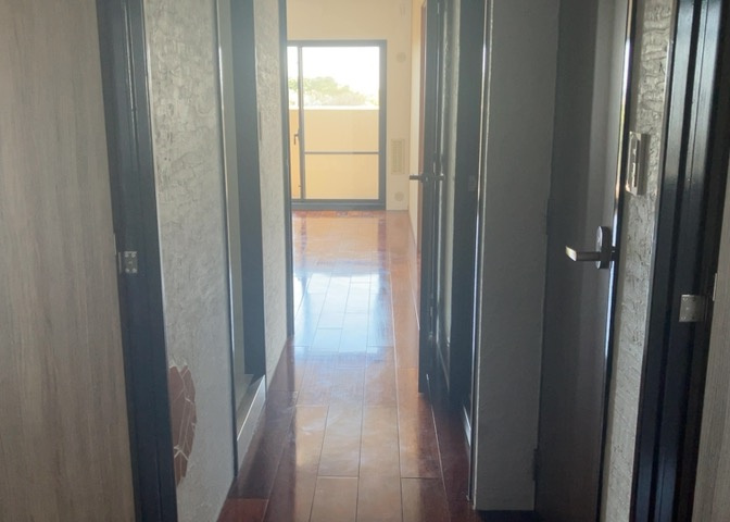 内装はとにかくおしゃれなものがいい！と選ぶ前に、まず住んだ後のことを想像してみましょう。住んでみたらコンセントの位置が悪くて使いにくいなど出てきます。事前にどの家電をどこに置くか想定しておきましょう。