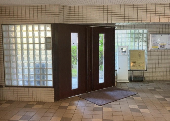 マンションのエントランスには、もともと風よけや防犯の役割がありますが、マンションによって宅配ボックスなどの設備が備わっている所もあります。日々の生活をイメージしながら生活しやすさをチェックしましょう。