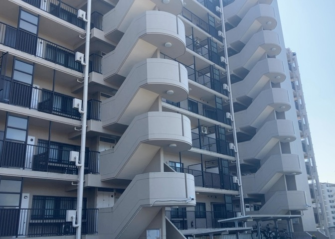 マンションの外観は非常に重要なポイントです！外観の善し悪しは資産価値に大きな影響を与えます。外観のいいマンションを購入することで、高値で売却がしやすく、買い手が見つかりやすいというメリットがあります。