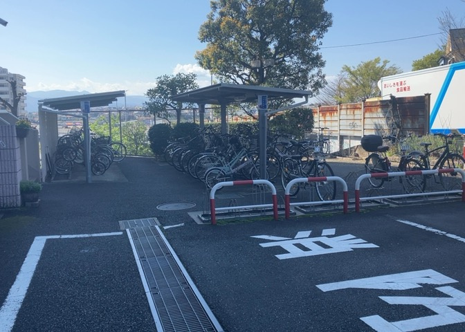 マンションの駐輪場は、事前に空きがあるか確認を取ると安心です。せっかく入居したのに駐輪スペースがない！なんてことになったら大変ですよね。そこで、内見時や購入前にはまず事前に確認しておくと良いでしょう。