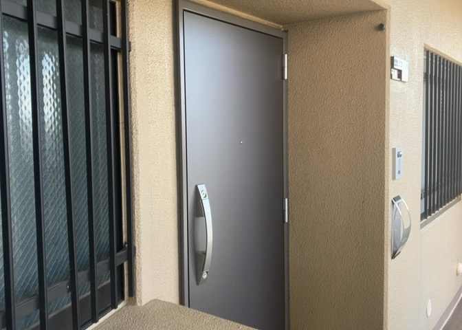 物件によっては、入居者が個人的に使用できる専用庭がついているものもあります。また、住宅の中にある土間の部分を庭と呼ぶこともあります。庭の用途は住む人によって変わり、それによってデザインもさまざまです。