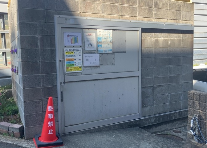 共有部分は、住民なら誰もが使える設備のこと。例えば駐車場やエレベーター、インターネット設備、セキュリティ設備などがあります。他にも、マンションの廊下・外部階段やエントランス・ゴミ置き場などがあります。