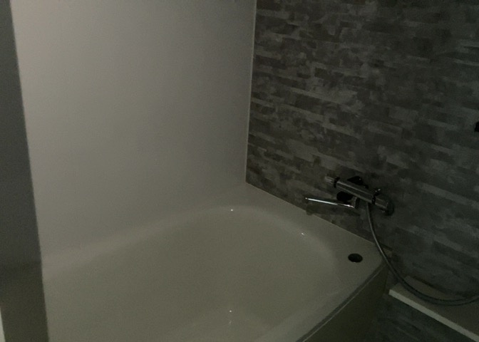 入浴時の快適さも大事なことですが、綺麗な状態を維持できなければ気持ちよく入浴できません。毎日の掃除が楽という点は大事なポイントになります！カビが生えにくく掃除がしやすい、壁や浴槽を選ぶといいでしょう。