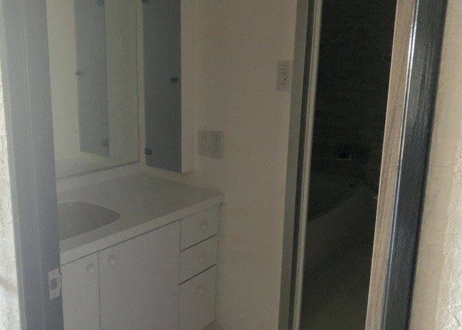 洗面脱衣所は「体を綺麗に整える場所」という目的と役割を持っています。そして便利で使い勝手のいい「体を綺麗に整える場所」にするためには、配置や動線、照明や収納計画をしっかりと検討しておく必要があります。