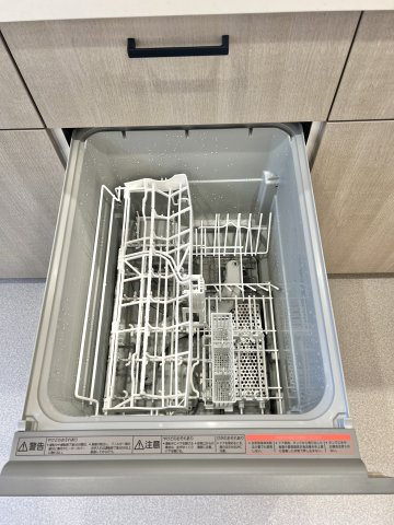 食洗機付きなので、家族分の食器もまとめて洗えて家事負担を軽減できます。