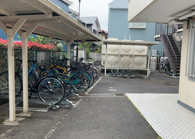 マンションの駐輪場は、事前に空きがあるか確認を取ると安心です。せっかく入居したのに駐輪スペースがない！なんてことになったら大変ですよね。そこで、内見時や購入前にはまず事前に確認しておくと良いでしょう。