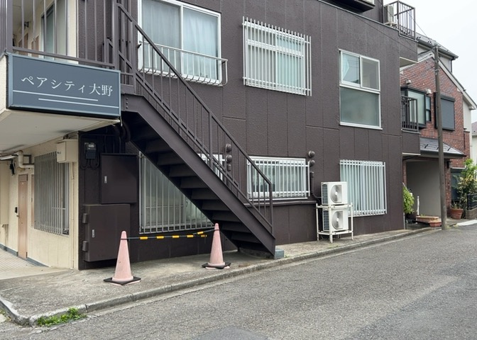 物件によっては、入居者が個人的に使用できる専用庭がついているものもあります。また、住宅の中にある土間の部分を庭と呼ぶこともあります。庭の用途は住む人によって変わり、それによってデザインもさまざまです。