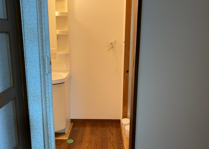 洗面脱衣所は「体を綺麗に整える場所」という目的と役割を持っています。そして便利で使い勝手のいい「体を綺麗に整える場所」にするためには、配置や動線、照明や収納計画をしっかりと検討しておく必要があります。