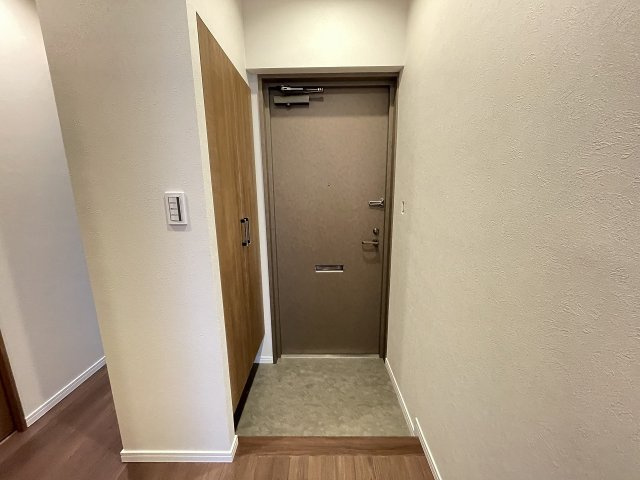宅配等の受け取りの際にも、室内が見えない玄関で、防犯面も安心。　