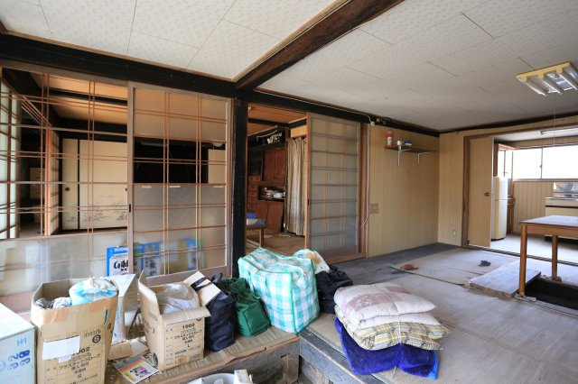 和室が連なる間取り。現状有姿での引き渡しとなります。