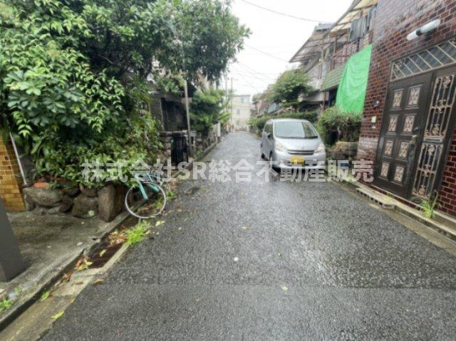 前面道路含む現地写真です