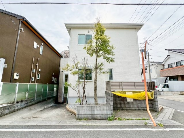 北東・北西角地！全居室6帖以上・全居室に収納がある3LDK！キッチン・洗面・浴室がまとまった水回り動線で、家事の移動もスムーズです！